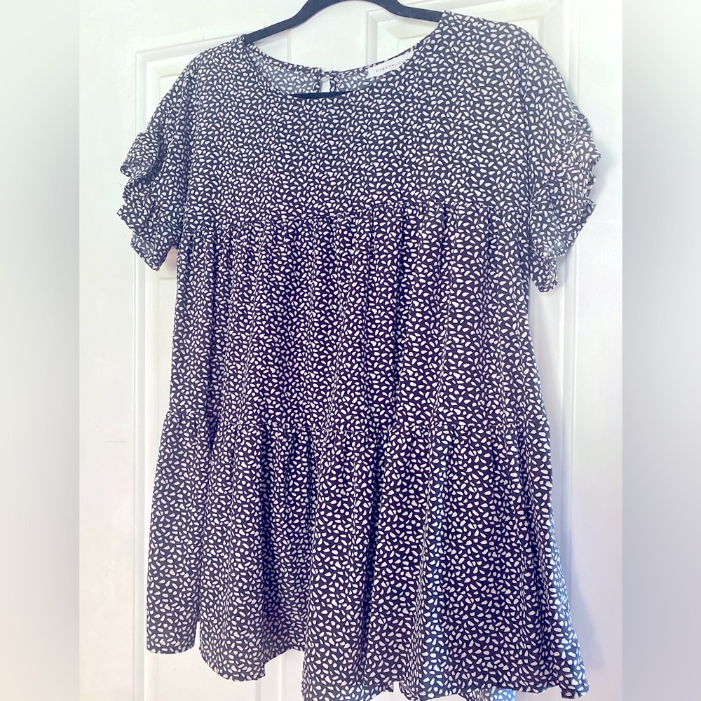🖤❣️ Women’s babydoll tiered blouse Size Large 🖤❣️